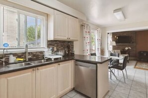 Micro-ondes, four, plaque de cuisson, lave-vaisselle