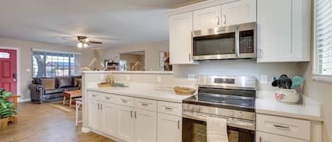 House (3 Bedrooms) | Interior