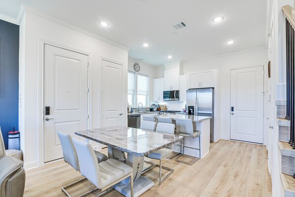 House (3 Bedrooms) | Interior