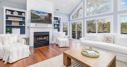 Spacious 6BR house w/ dock, kayaks, fire pit, and close to amenities. Sleeps 16.