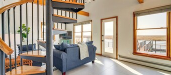 2 Mi to Stone Harbor Beach: Lovely Bayfront Home