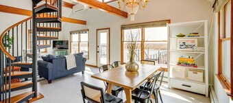 2 Mi to Stone Harbor Beach: Lovely Bayfront Home