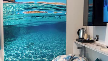 Una cassaforte in camera, una scrivania, insonorizzazione