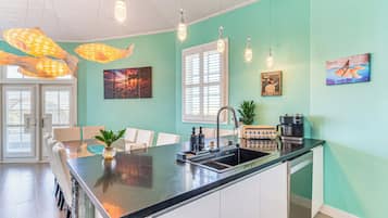 House (5 Bedrooms) | Interior