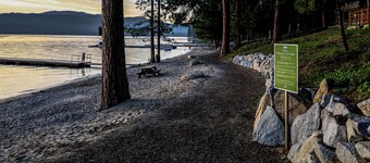 Walk to Payette Lake: Mccall Condo w/ Fireplace