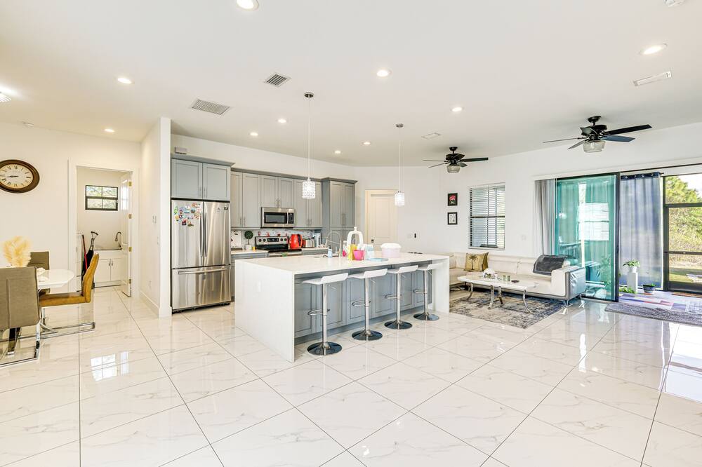 Day Trip to Fort Myers Beach: Pet-friendly Home! - Sunshine Boulevard N, FL