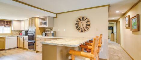 House (3 Bedrooms) | Interior