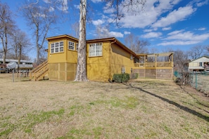 House (3 Bedrooms) | Interior - Deck & Fire Pit! Cabin Half-mi to Tunica Lake (Tunica)