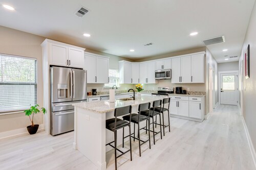 Pet-friendly Pensacola Home: Central Location