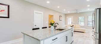 Pet-friendly Pensacola Home: Central Location