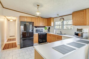 House (3 Bedrooms) | Interior