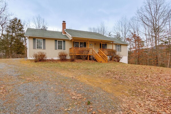 House (2 Bedrooms) | Interior - Forest Views, Deck & Fireplace: Fort Valley Escape (Fort Valley)