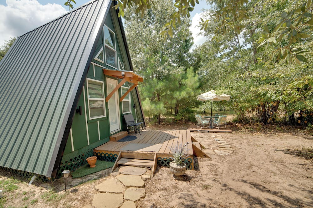 7 Mi to Tyler State Park: 'a-game' Cabin - Smith County, TX