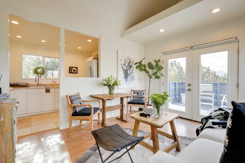 Dog-friendly Home w/ Fenced Yard in Los Cerrillos