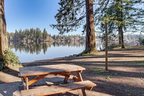 Interior - 3 Mi to Lake Wilderness: Charming Family Home! (Maple Valley)