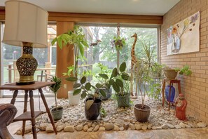 المنشأة من الداخل