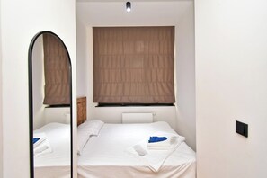 ผ้าม่านกันแสง, เตารีด/โต๊ะรีดผ้า, Wi-Fi ฟรี