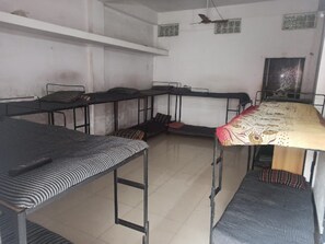 Asrama Umum Basic | Seprai linen
