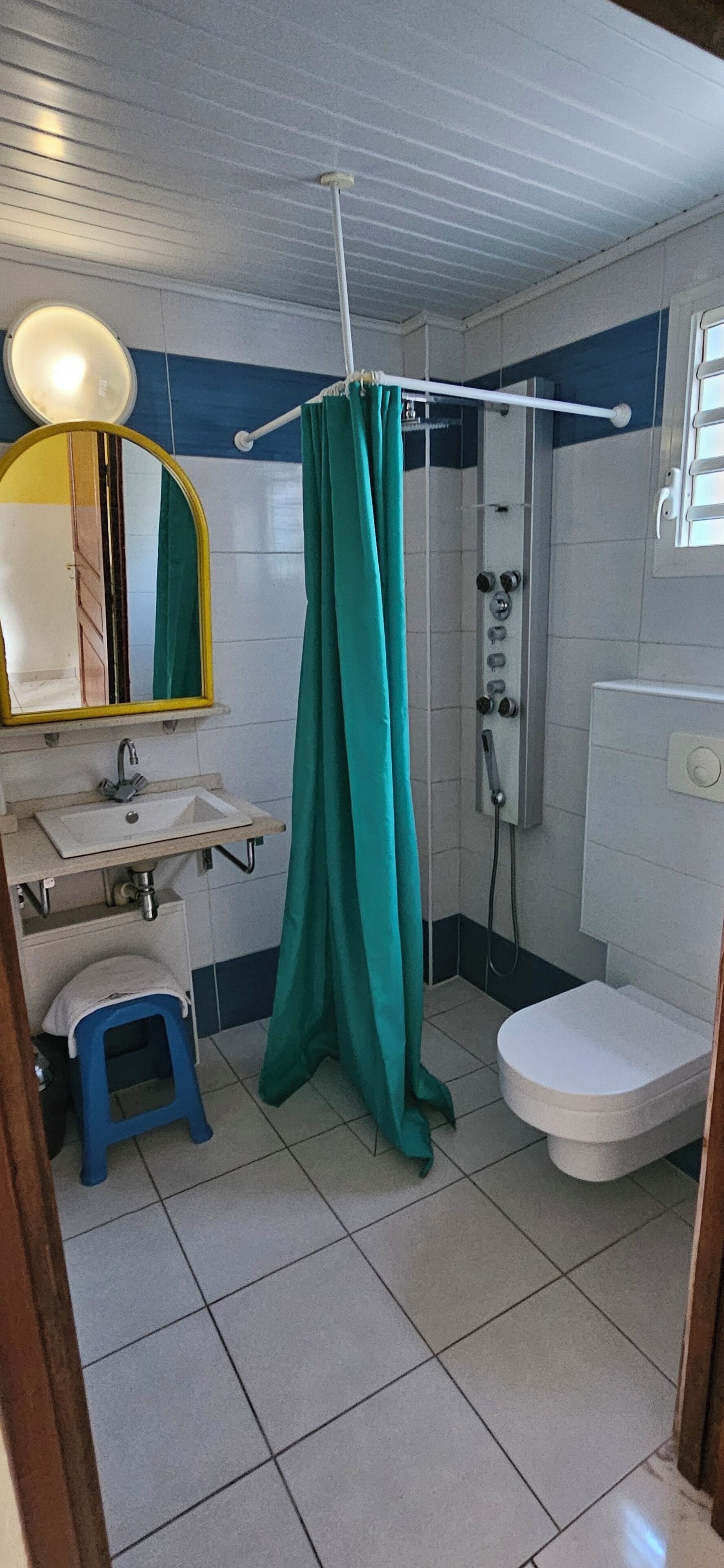 Handtücher, Seife, Toilettenpapier