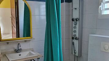 HandtĂŒcher, Seife, Toilettenpapier