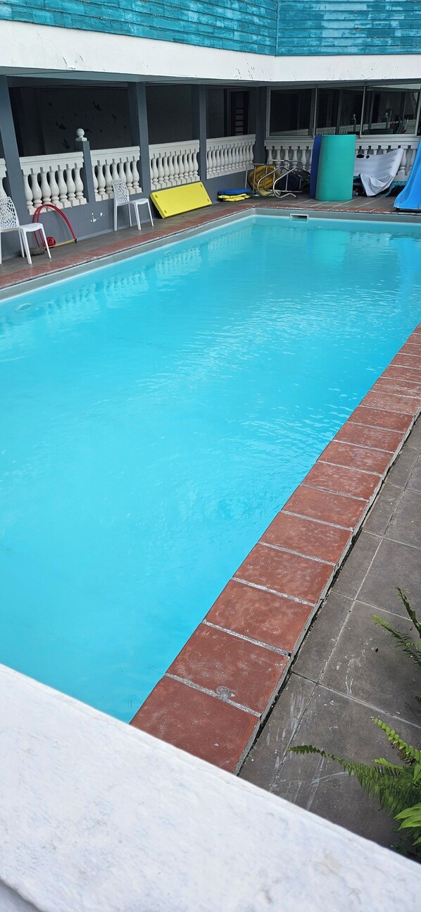 حمّام سباحة خارجي