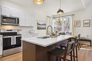 Micro-ondes, four, plaque de cuisson, lave-vaisselle