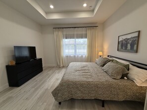 4 bedrooms, desk, free WiFi, bed sheets - Modern oasis in the heart of southwest Florida - In-ground heated pool (Rotonda West)