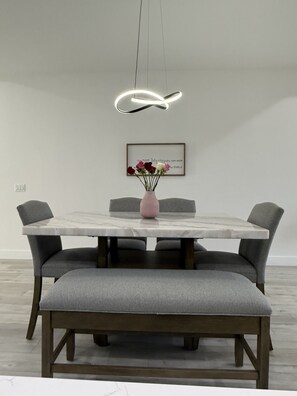 Dining - Modern oasis in the heart of southwest Florida - In-ground heated pool (Rotonda West)