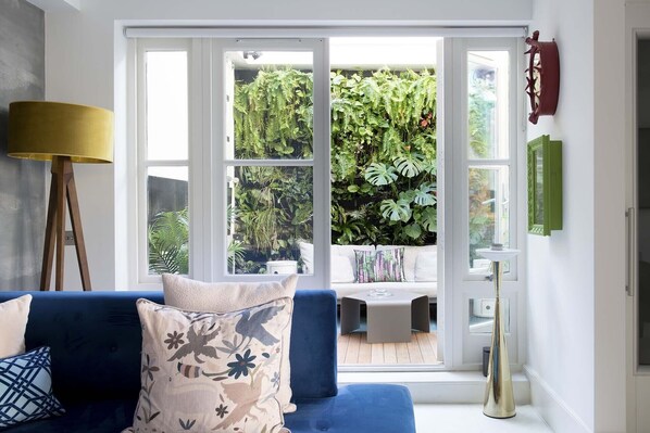 Télévision, cheminée