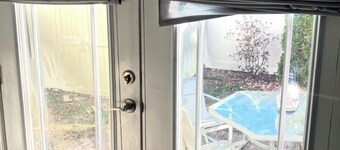 Downstairs of home 2-bedroom with AC, WiFi in  Red Bank. Private entrance.