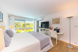 Pernambuco Suite, Partial Sea View | 1 bedroom, minibar, free cribs/infant beds, free WiFi - Guest House Guarujá (Guaruja)