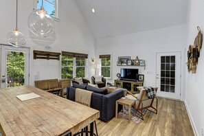 Smart-tv, videospil, dvd-afspiller, bøger