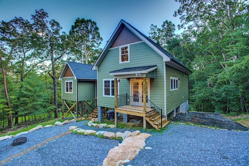 Eden House - A cozy chic mountain escape