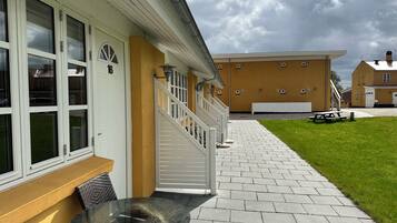 Vista frontal de la propiedad