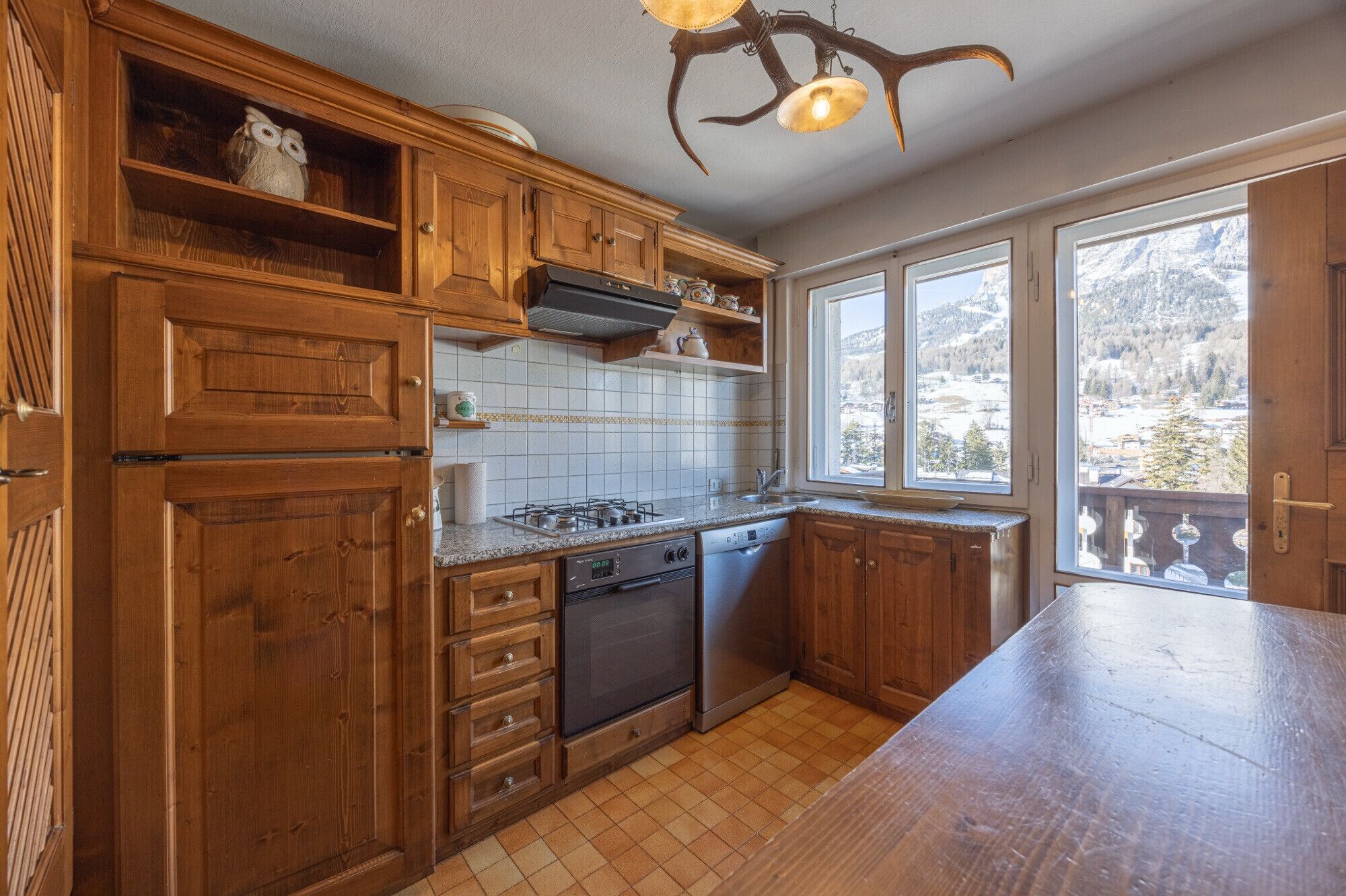 Kühlschrank, Mikrowelle, Ofen, Geschirrspüler