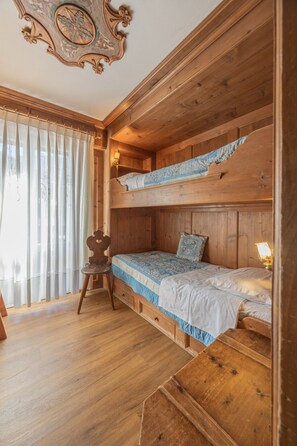 3 多间卧室、免费 WiFi、床单