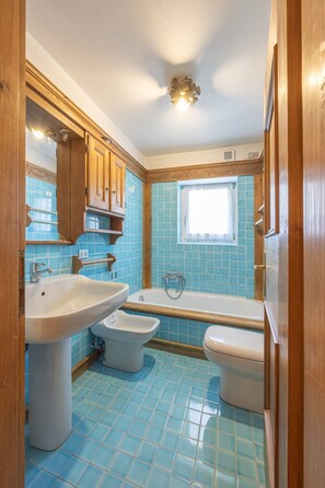 淋浴设施、吹风机、毛巾