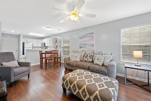 Condo, 2 Bedrooms | Living area