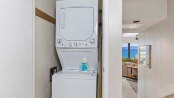Condo, 3 Bedrooms | Interior
