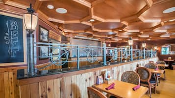 Villa, 2 Bedrooms | Dining