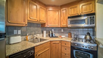 Villa, 2 Bedrooms | Private kitchen | Fridge, oven, coffee/tea maker, toaster