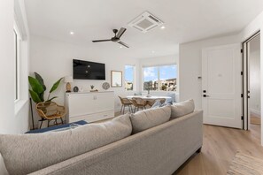 Rumah, 1 kamar tidur | Area keluarga | Smart TV