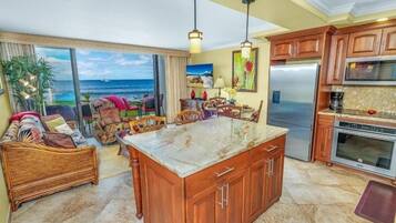 Condo, 1 Bedroom | Private kitchen