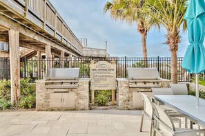 Outdoor dining - Beachside Bliss 4029-Gulf-Front-Stunning (Miramar Beach)