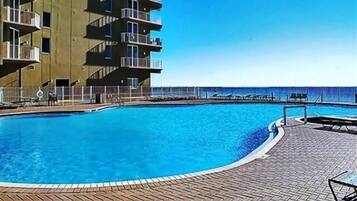 Piscine couverte, piscine chauffée