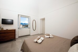 2 bedrooms, in-room safe, iron/ironing board, travel crib