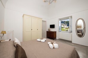2 Schlafzimmer, Zimmersafe, Bügeleisen/Bügelbrett, Reisekinderbett