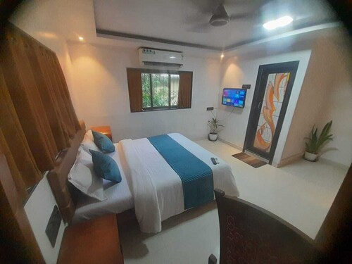 AGRAWAL BHAVAN WITH TERRACE GARDEN  Spacious 6-bedroom apartment