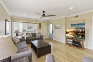 智能电视、办公室