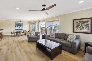 智能电视、办公室